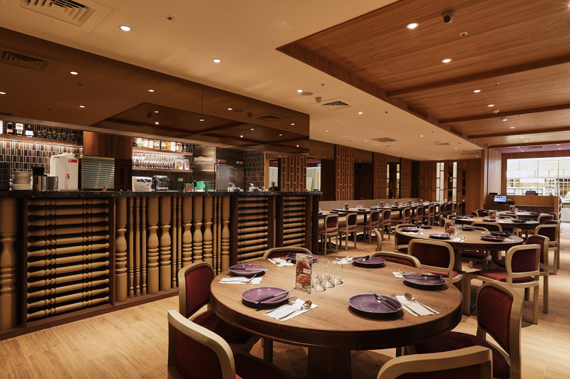 來自曼谷的米其林推薦泰國料理餐廳NARA Thai Cuisine遍布台北、新北、新竹、台中、台南及高雄，想吃酸香鮮辣的道地泰式料理，免舟車勞頓拜訪泰國，選擇離你最近的據點，所有願望一次滿足！